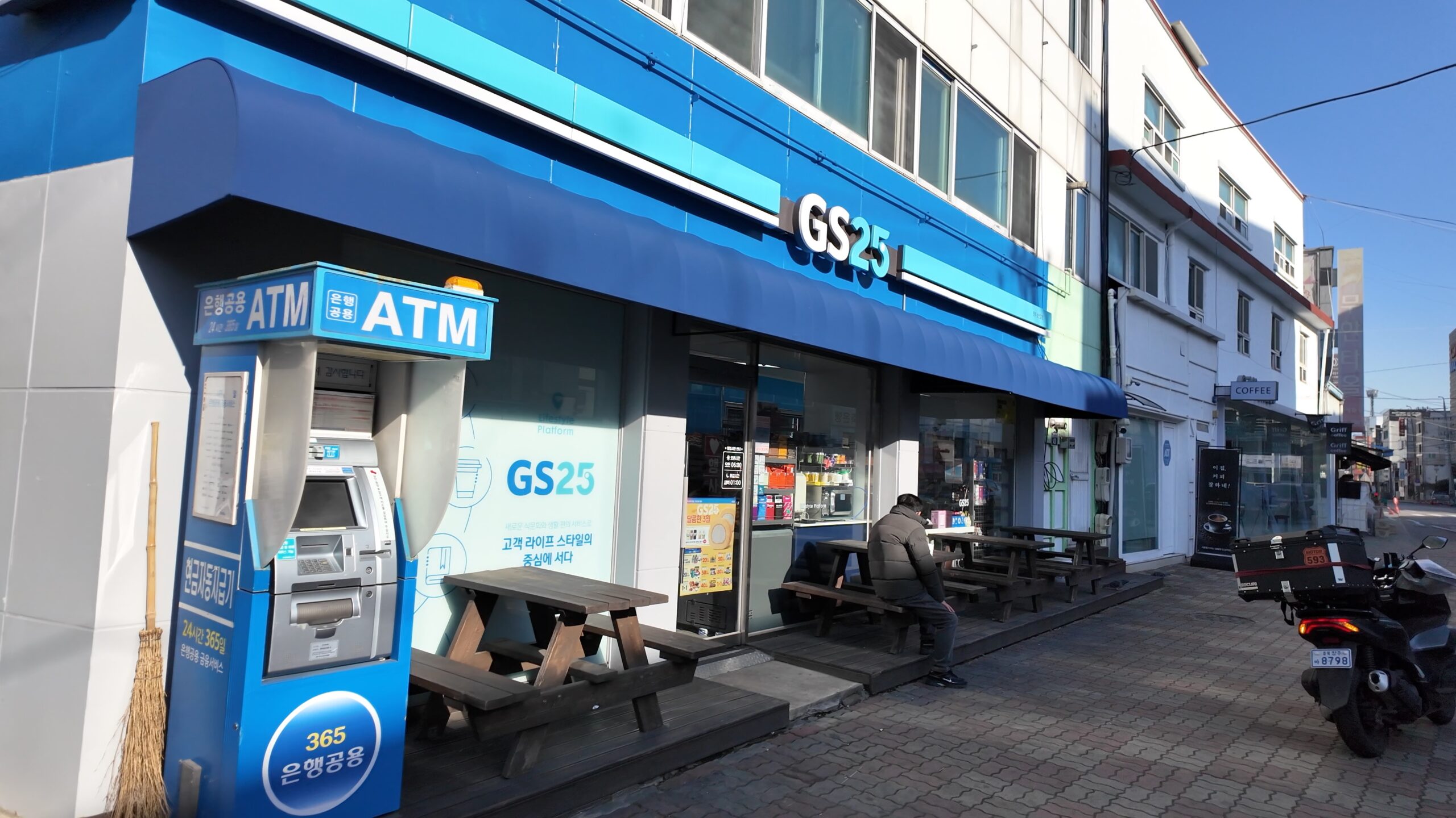ホテル近くのコンビニ「GS25」