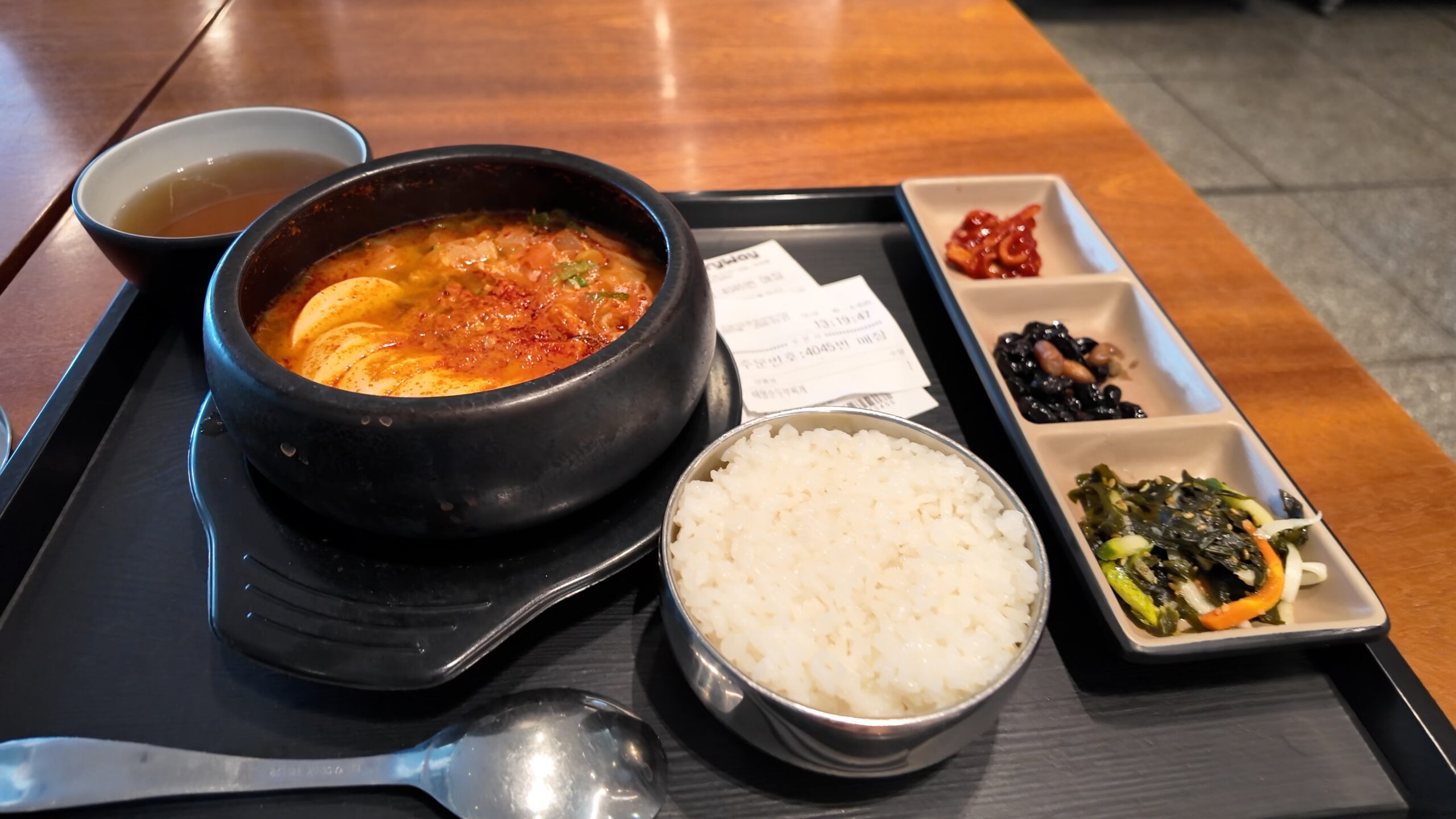 五松駅ナカの食堂でいただいた熱々のチゲ