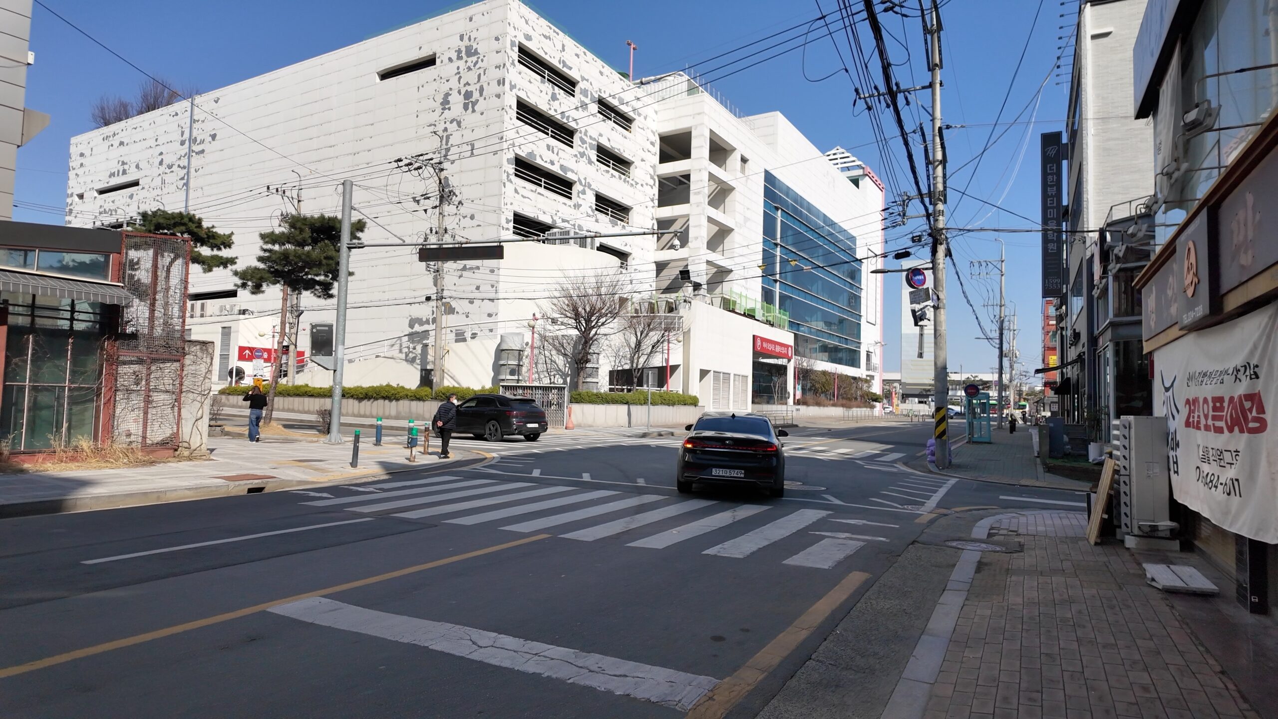 清州市街地の交差点風景