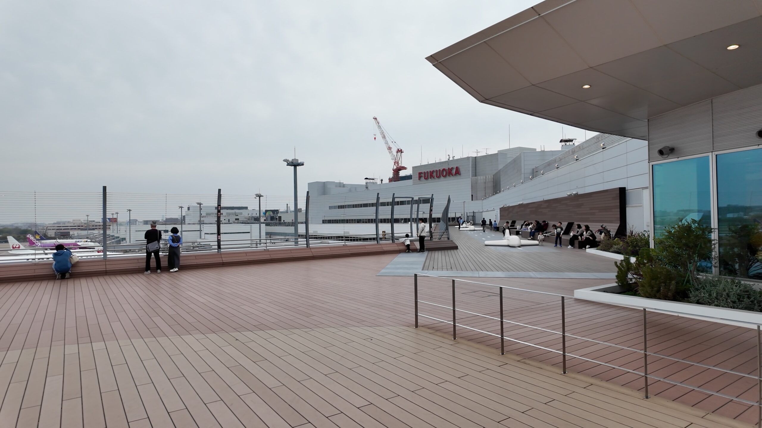福岡空港国内線ターミナルの展望デッキ