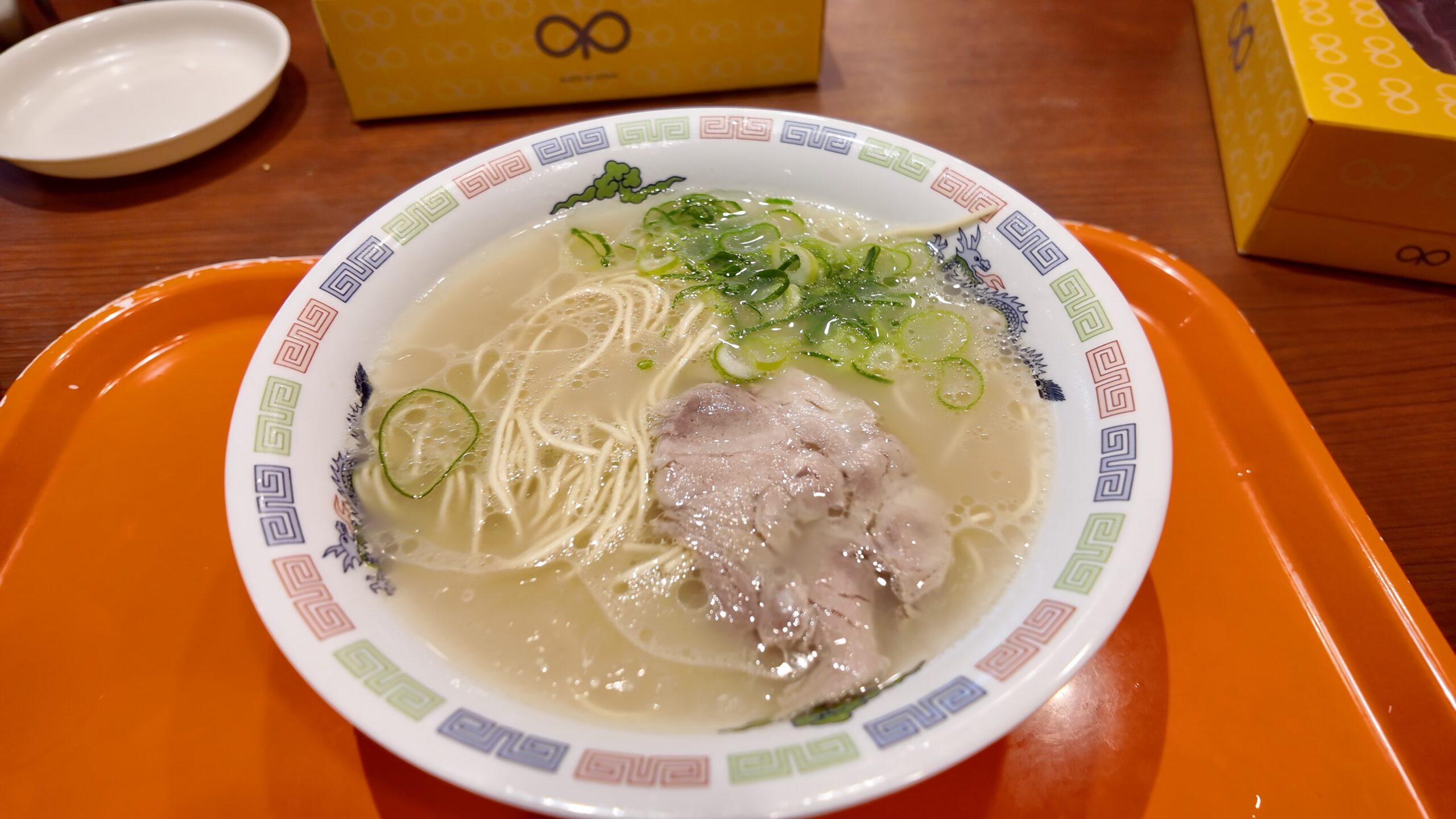 はかたやの290円博多ラーメン
