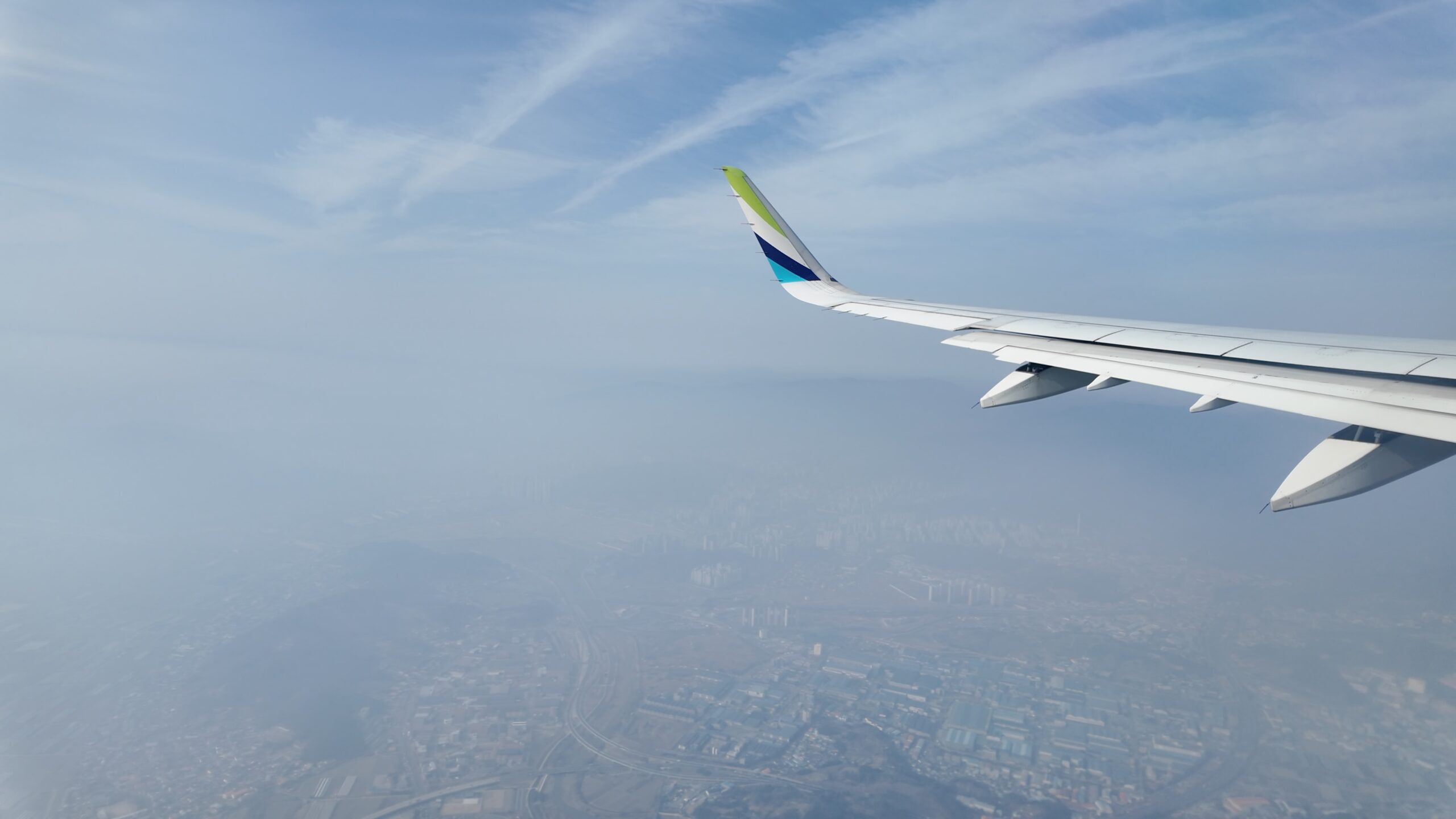 離陸直後の韓国上空の風景