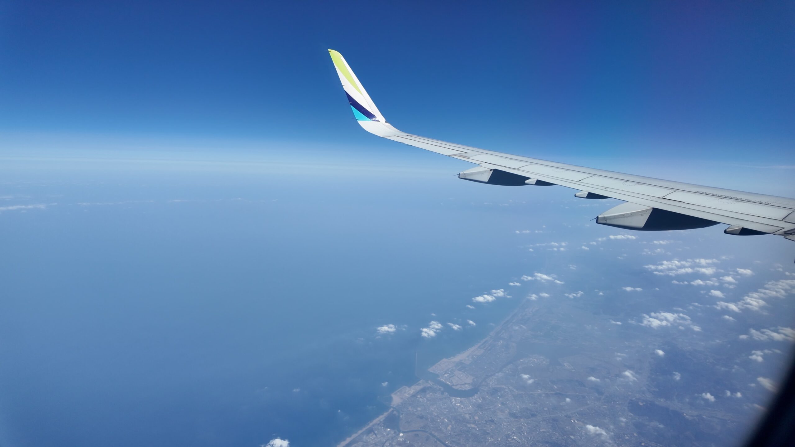 日本海側から日本本土上空に入ったあたりの風景