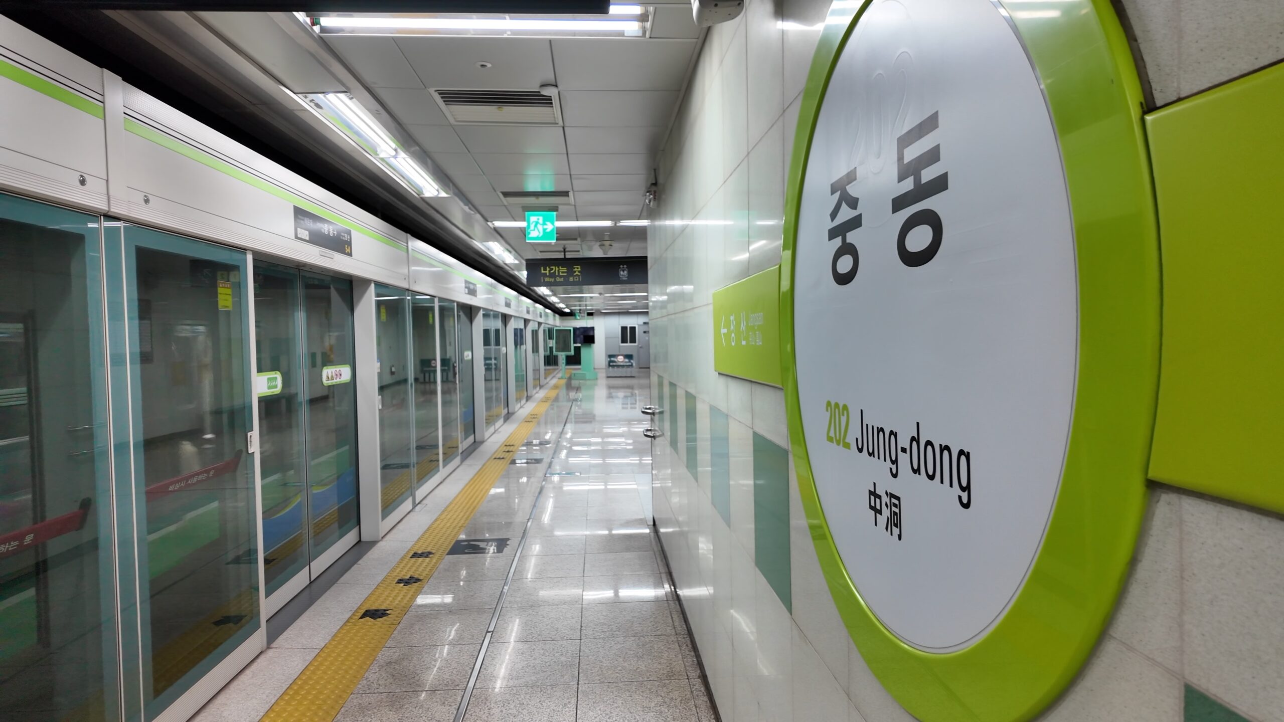 釜山地下鉄2号線 中洞（Jung-dong）駅のホーム