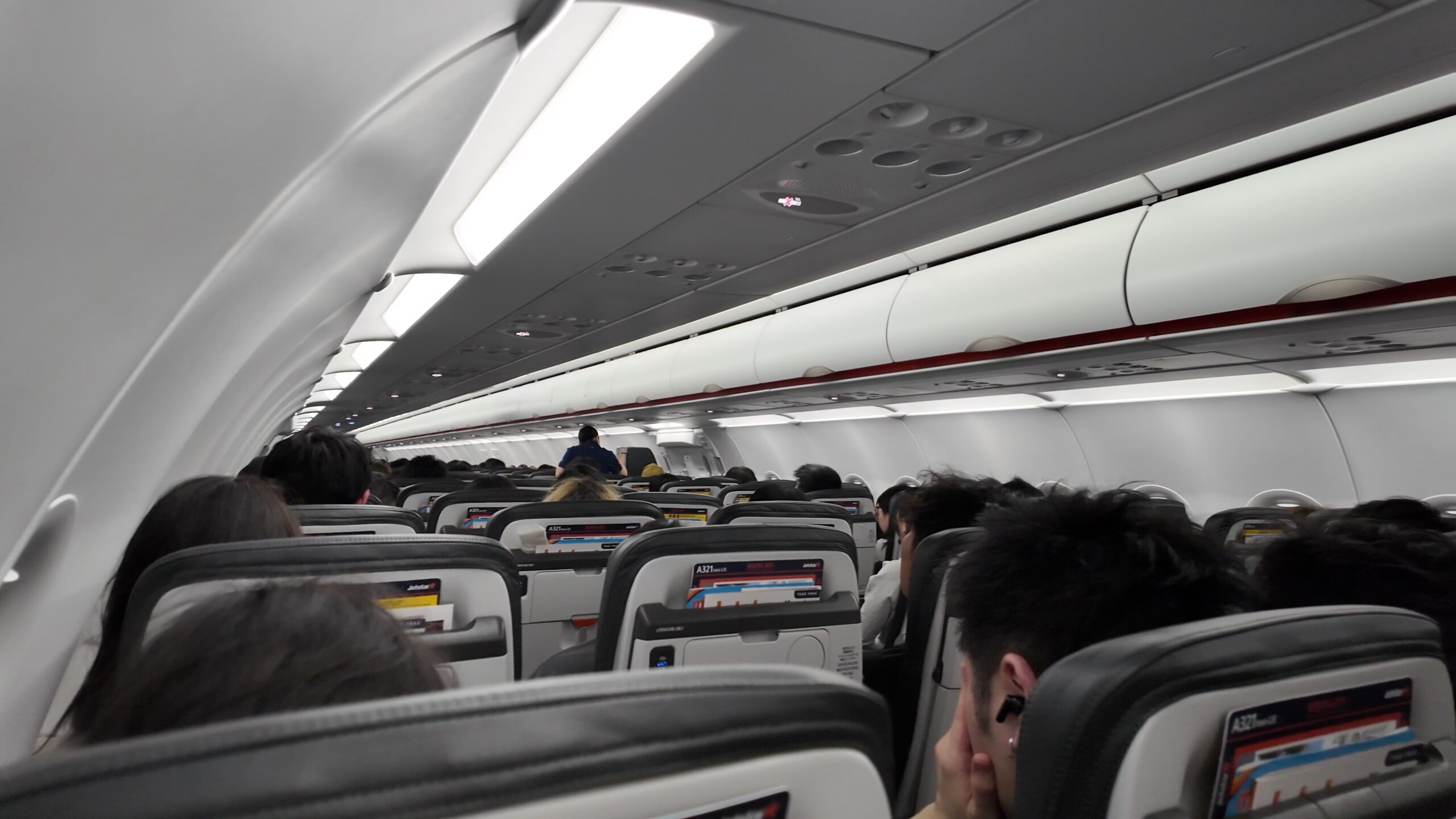 満席となったジェットスターA321neoLRの機内