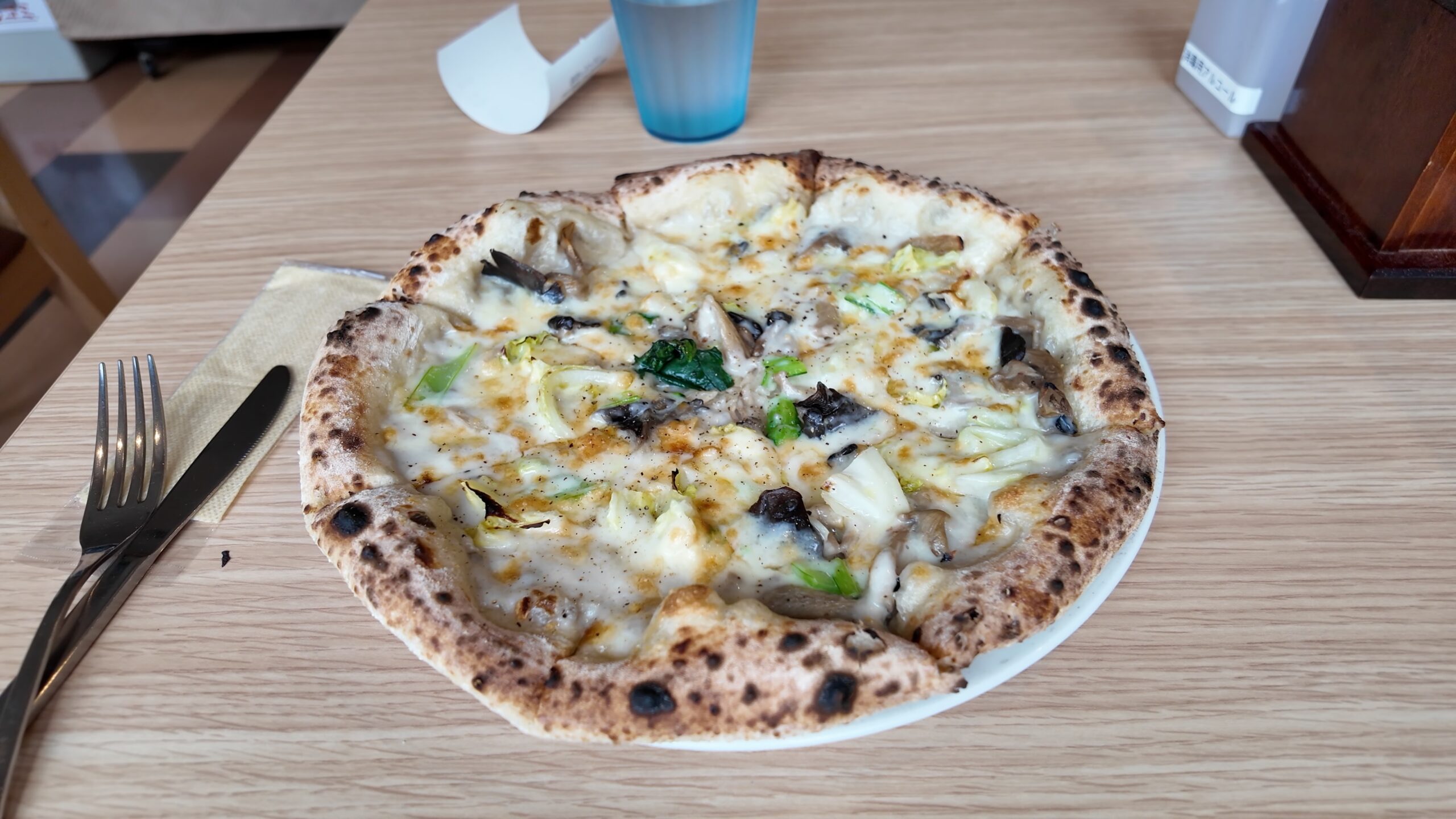 道の駅こすげでいただいた香ばしい本格石窯焼きピザ