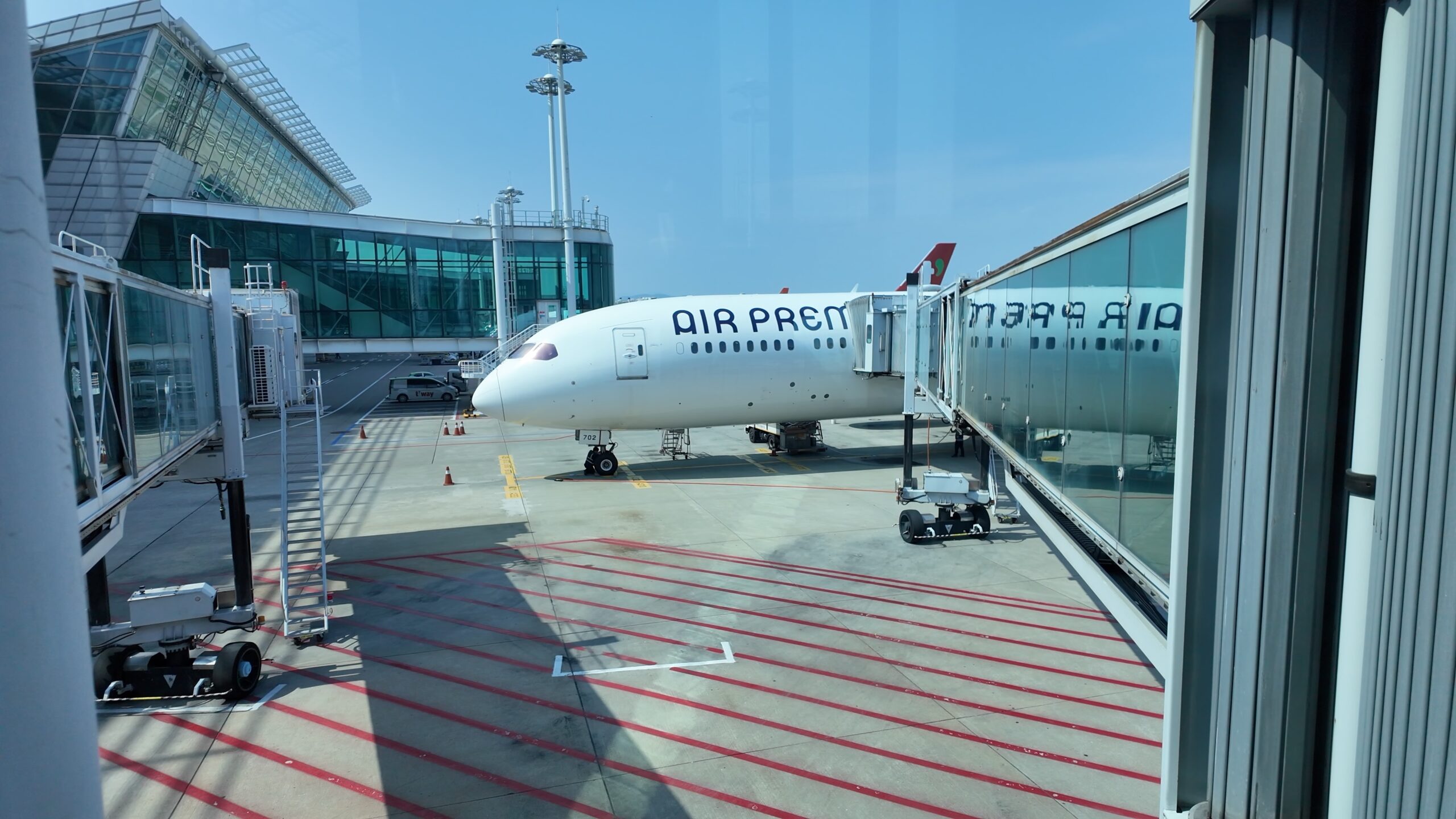 仁川国際空港に到着したエアプレミアの機体