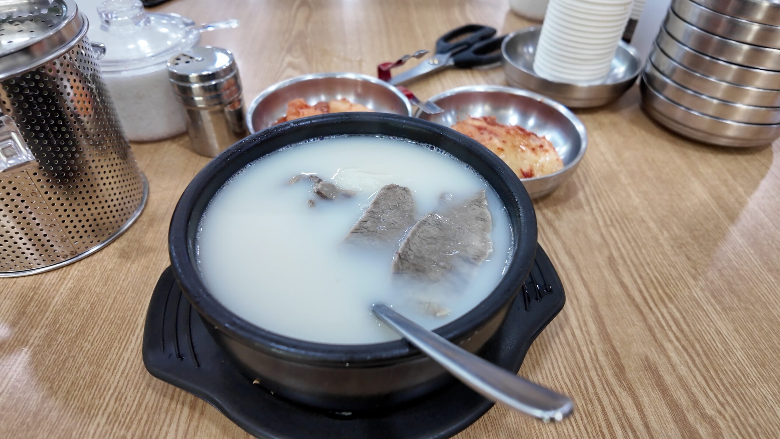 白濁した濃厚スープが魅力のソルロンタン