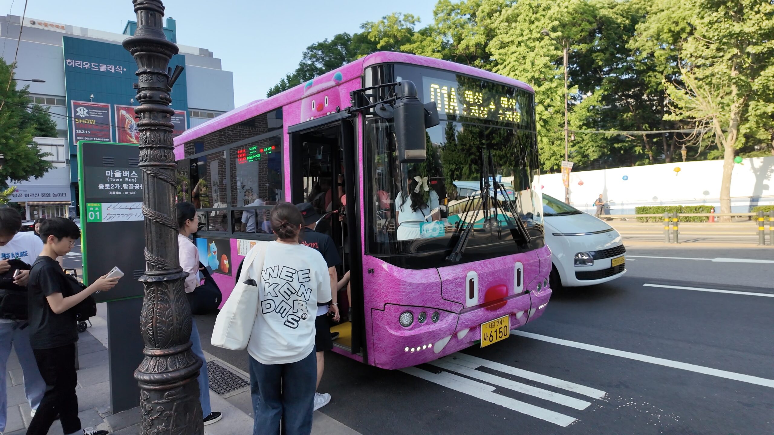 鍾路2街から乗車したピンクの01A番循環バス
