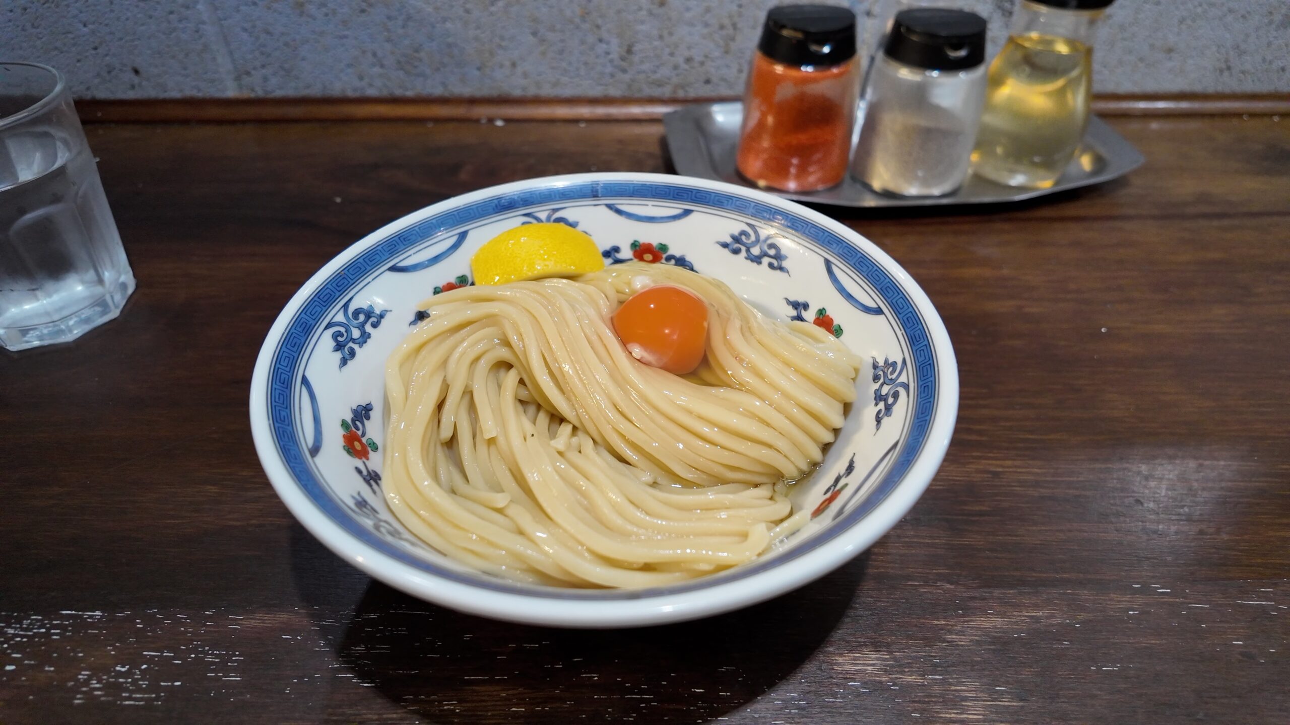ゴールデンタイガーの元祖TKM（卵かけ麺）レモントッピング